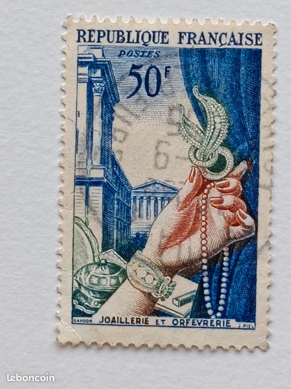 Le timbre-poste français « Joaillerie et Orfèvrerie » émis en 1954, correspondant au numéro 973 du catalogue Yvert et Tellier E1 (image 1)