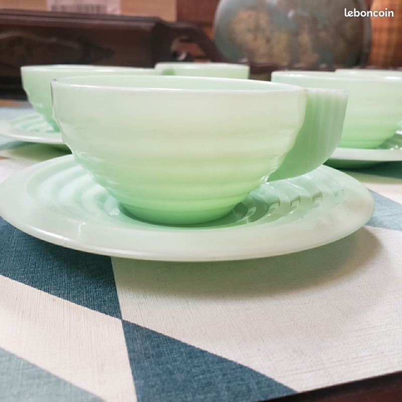 Ensemble de 4 tasses à café et soucoupes en porcelaine de style bistrot vert vert empire avec or, ensemble de 4 tasses plates en céramique verte, café de brasserie style bistrot - France