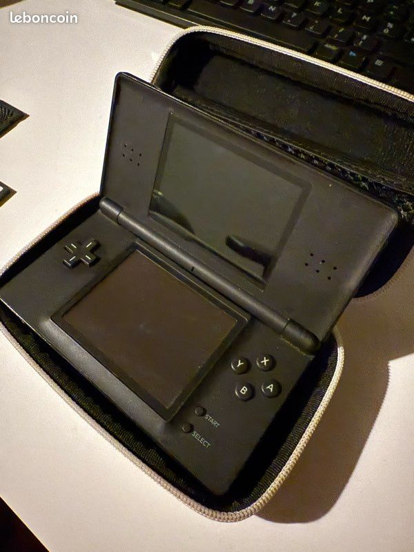 Lot Nintendo DS Lite (noire et blanche) + pack de jeux + housse (image 7)