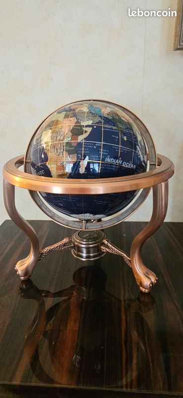 Globe Terrestre En Pierres Semi-précieuses – Multicolore, Travail Artisanal, Occasion