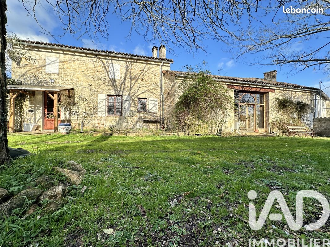 Maison 5 pièces 202 m² · à La Chapelle-Pouilloux · 202 m² · 249 000 €