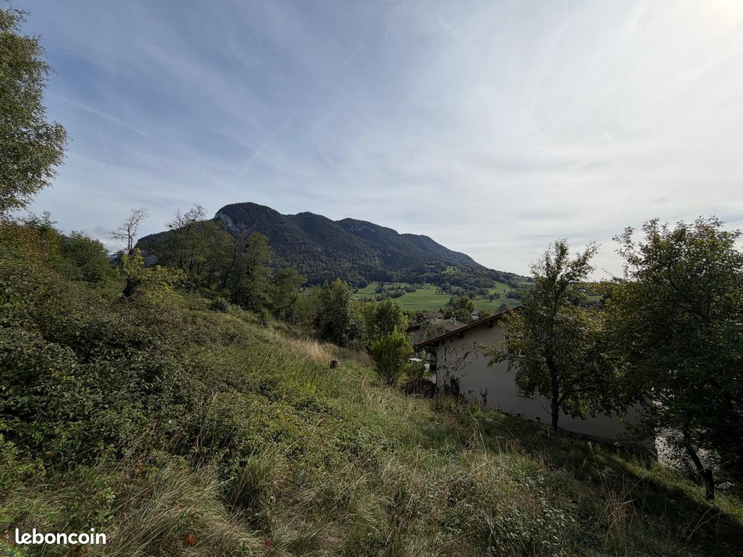 Terrain constructible 600m2 · à Fillière · 145 000 €