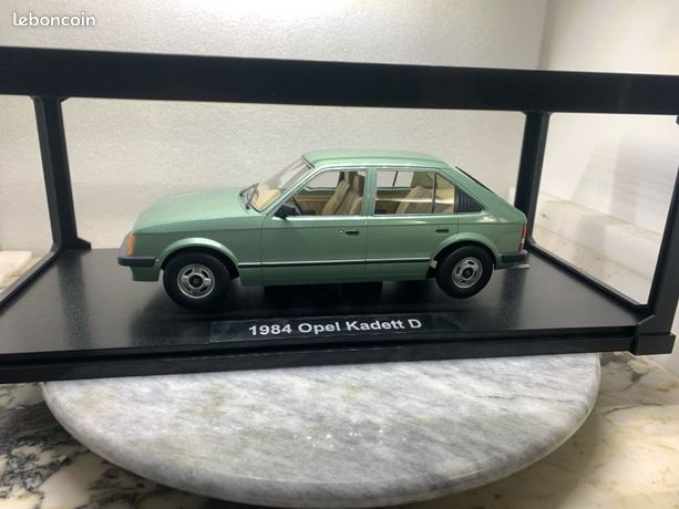 Opel Kadett D 1984 Triple9 1/18 - Vert - Modèle Réduit Métal - Neuf