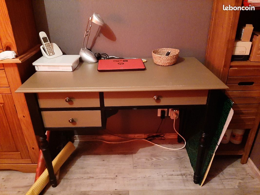 Bureau pin massif (image 1)