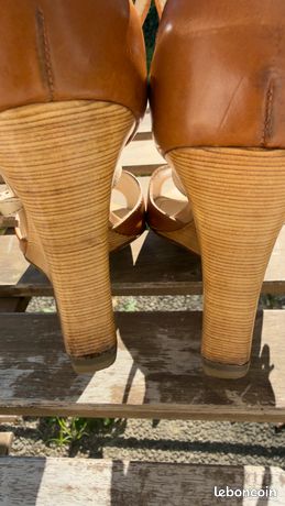 Sandales Tod's En Cuir Marron - Talon Plat - Fabrication Italienne - Plusieurs Pointures