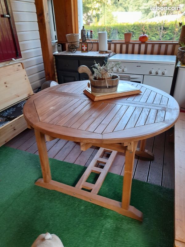 Table (image 1)