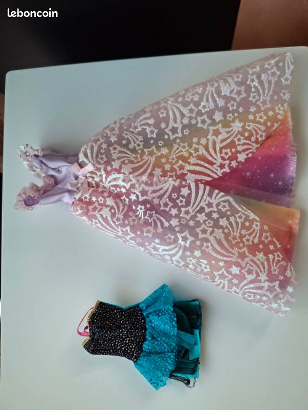 Lot de 2 robes poupées barbie (image 1)