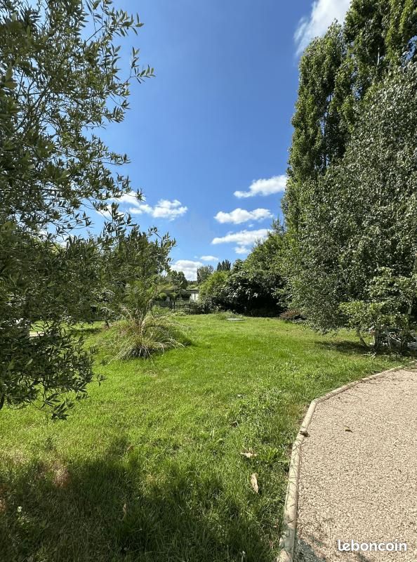 Terrain 835 m² Seysses · 127 000 €