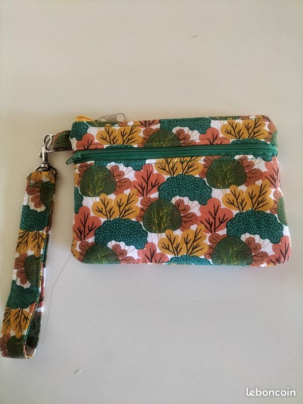 Pochette à dragonne (image 1)