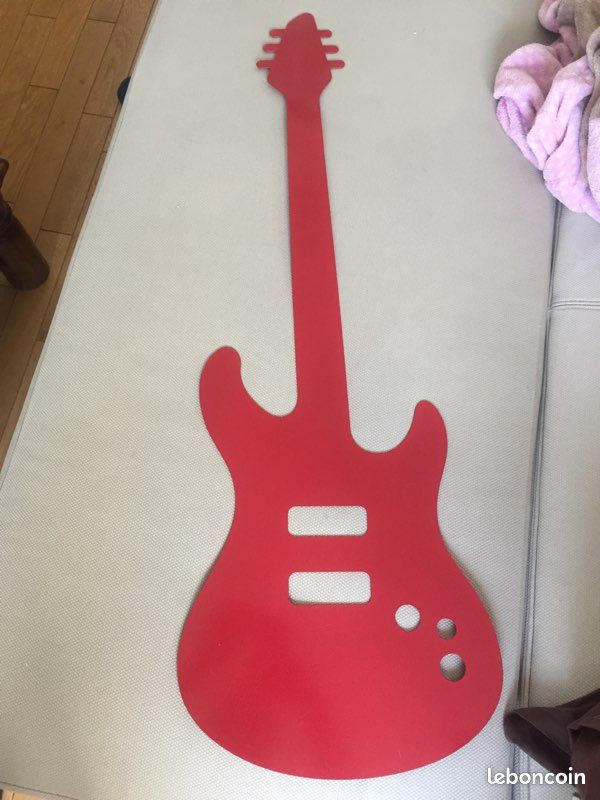 Guitare décoration rouge métal pele mêle (image 1)