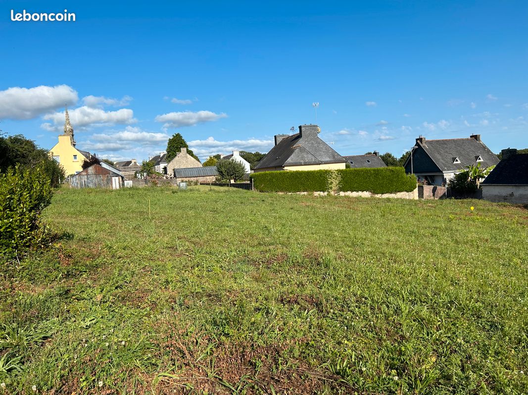 Terrain constructible à Saint-Thurien · 70 000 €