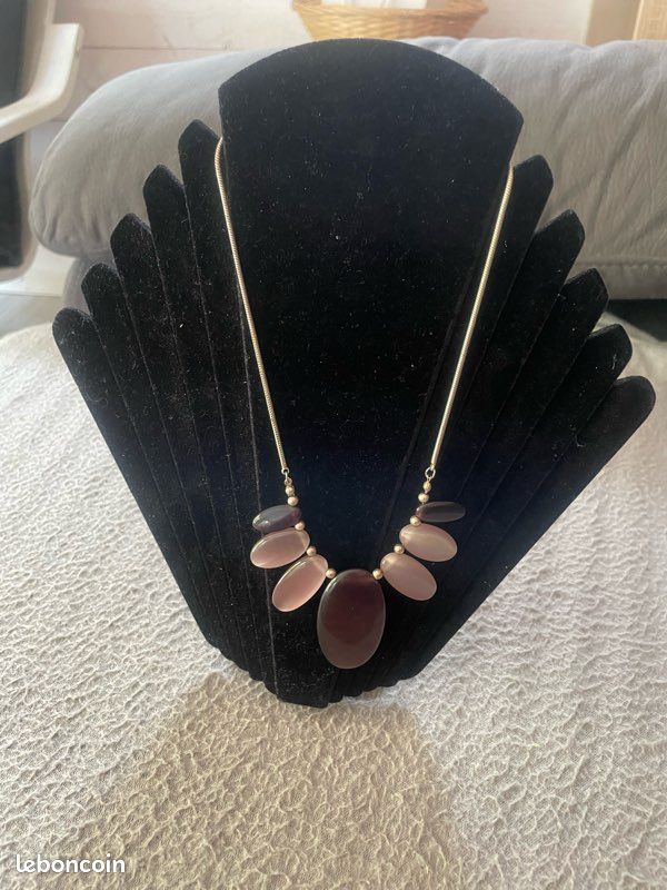 Collier argenté avec des belles pierres (image 5)