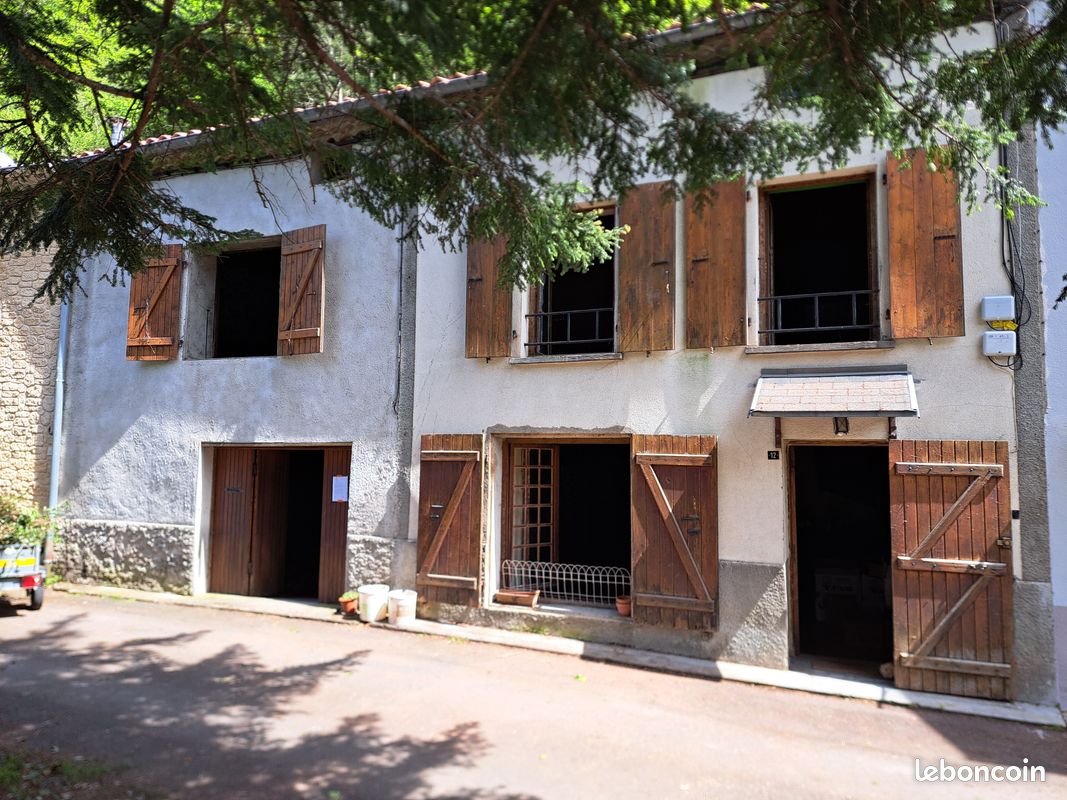 Maison 9 pièces 145 m² · à Gincla · 145 m² · 98 000 €