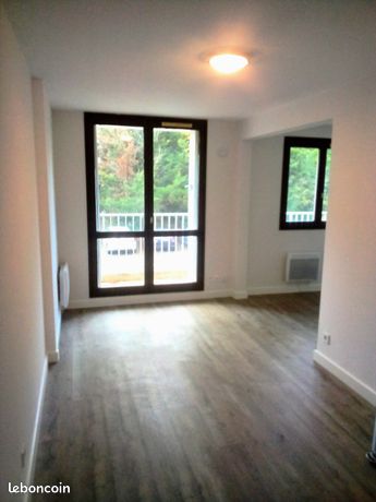 Grand studio rénové total 34 m² (habitable 27 m²) dans résidence arborée et calme