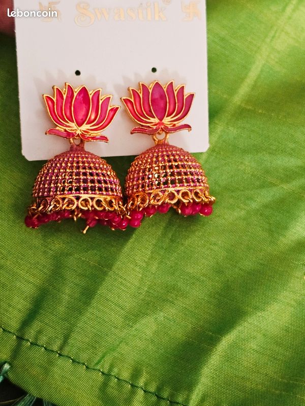 Boucles D'oreilles LOTUS - Neufes Avec étiquettes - Acier Inoxydable