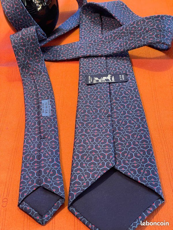 Cravate Hermès 100% Soie - Modèle 7867 UA Vert - Comme Neuf