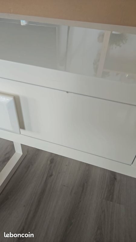 Console (image 4)