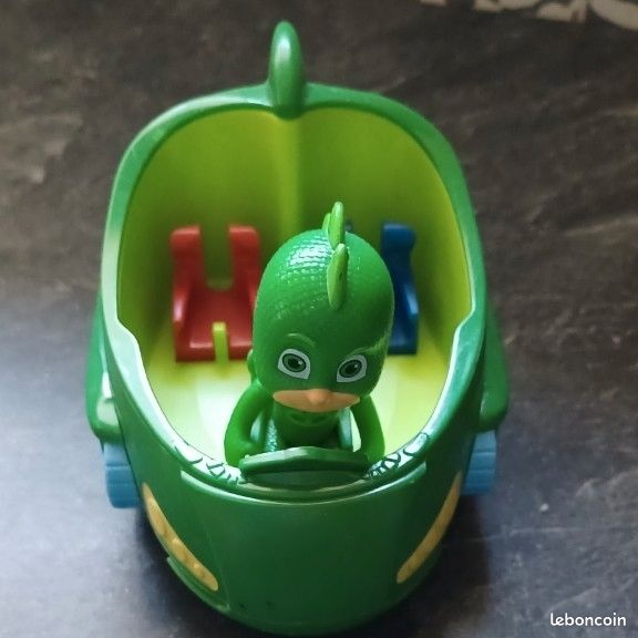 Figurine pyjamasque et son véhicule (image 1)