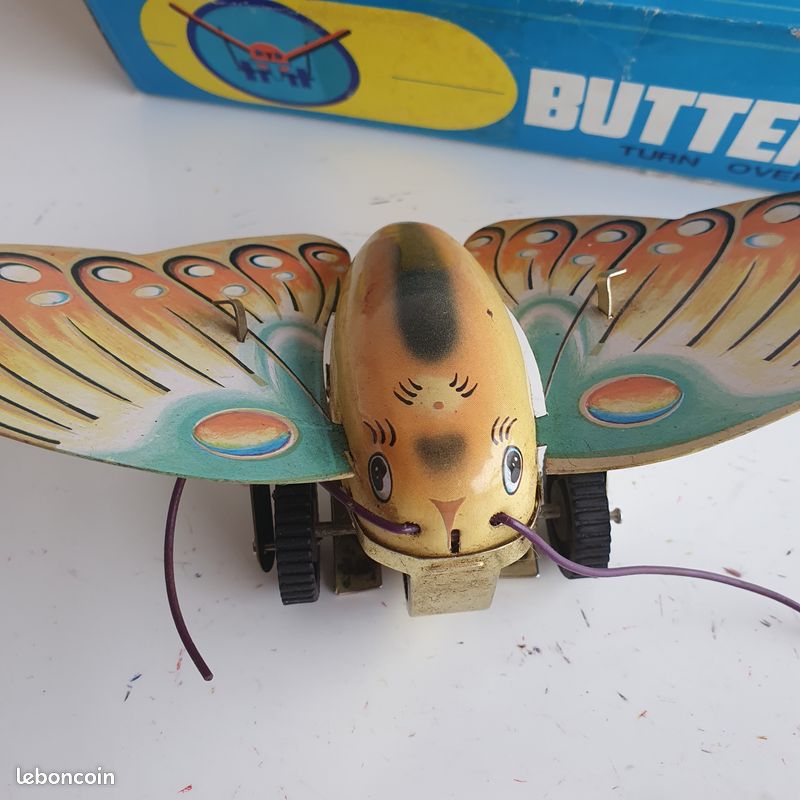 JOUET ANCIEN TOLE AVEC CLE PAPILLON YONE MADE IN JAPAN