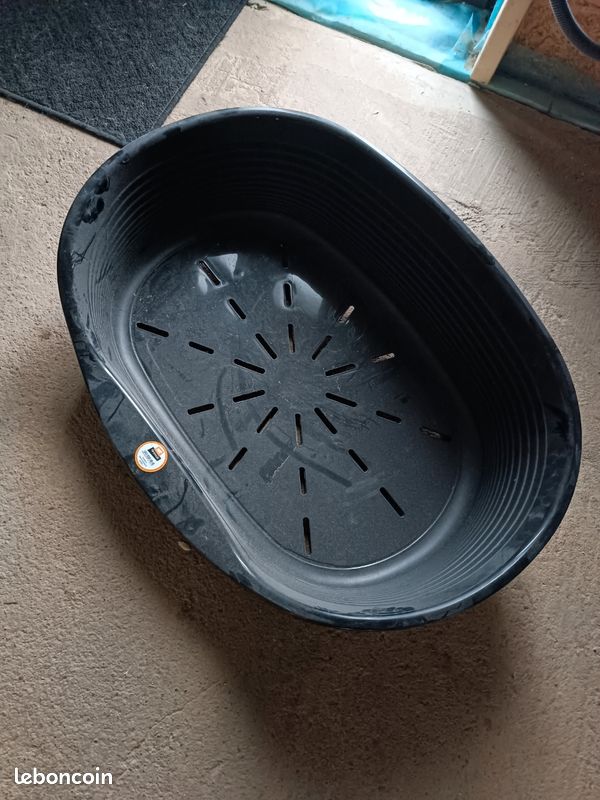 Panier grand chien plastique neuf (image 1)