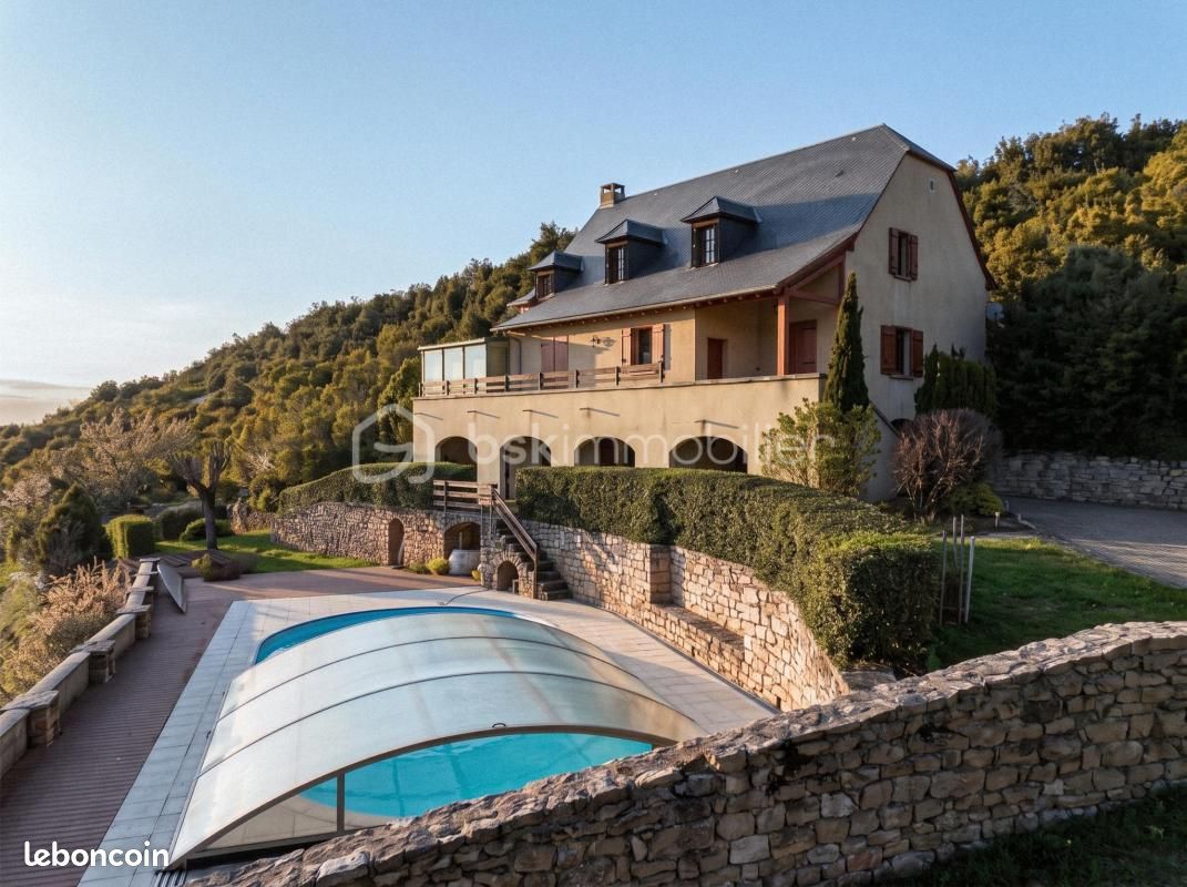 Maison 6 pièces 208 m² · à Sainte-Radegonde · 208 m² · 350 000 €
