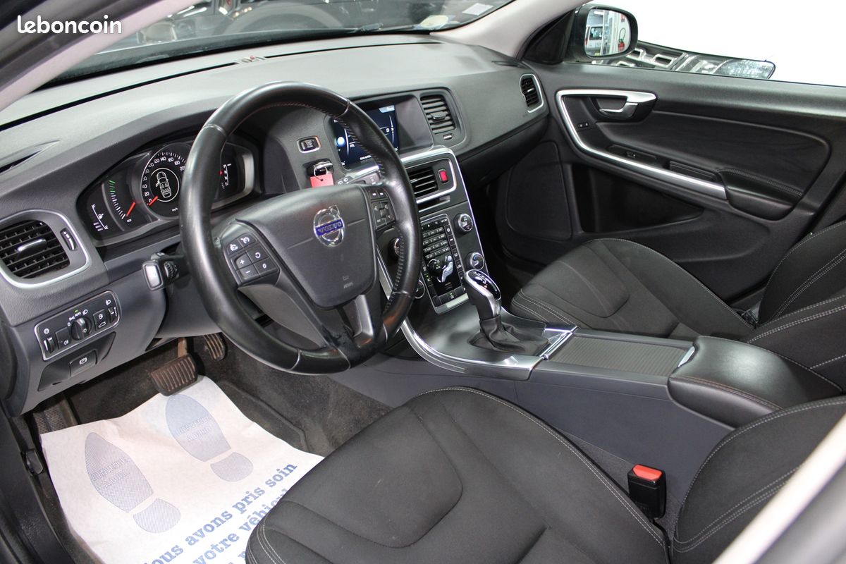Volvo V60 D2 120CH KINETIC BUSINESS GEARTRONIC (image 9)