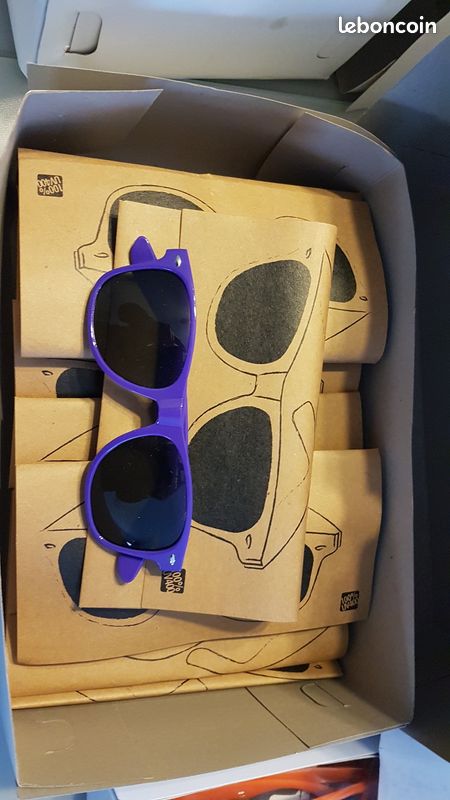 Lot de 200 lunettes de soleil plastique (image 2)