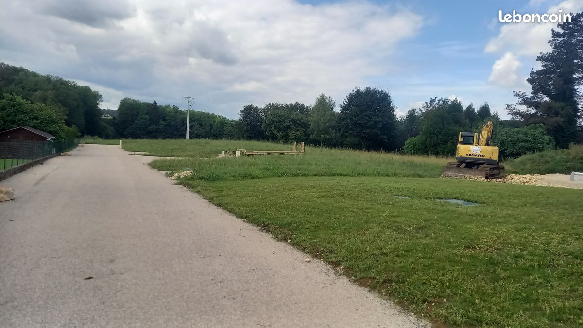 Vente de terrain 672 m2 · à Roset-Fluans · 63 840 €