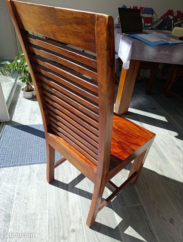 Chaise en bois exotique (image 2)