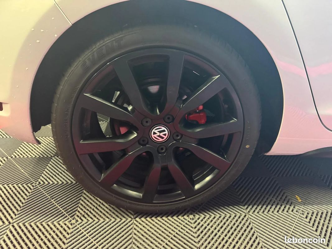 Volkswagen GOLF 6 GTI 2.0 TSI DSG Adidas / Dynaudio / Toit ouvrant panoramique / Sièges Chauffants (image 14)