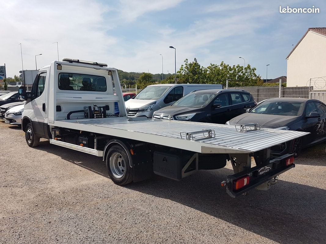 Iveco Daily V (2) 35C18 3.0 HPI 180 3T5 BVM6 Dépanneuse Porte Voiture Plateau Coulissant 131.002 Km (image 2)