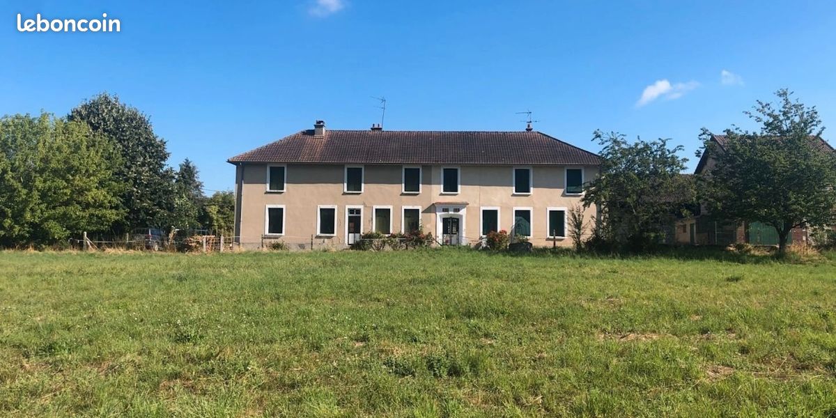 Maison 15 pièces 485 m² · à Maisoncelles-en-Brie · 485 m² · 780 000 €