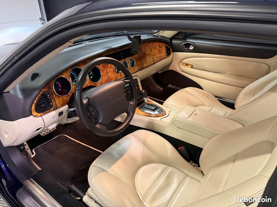 Jaguar xkr coupe 4.2 395ch s supercharged bva spirit of legend/ 1ere main/ historique complet (image 27)