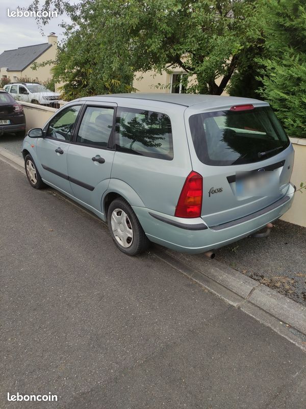 Ford Focus 1.6 break (image 2)
