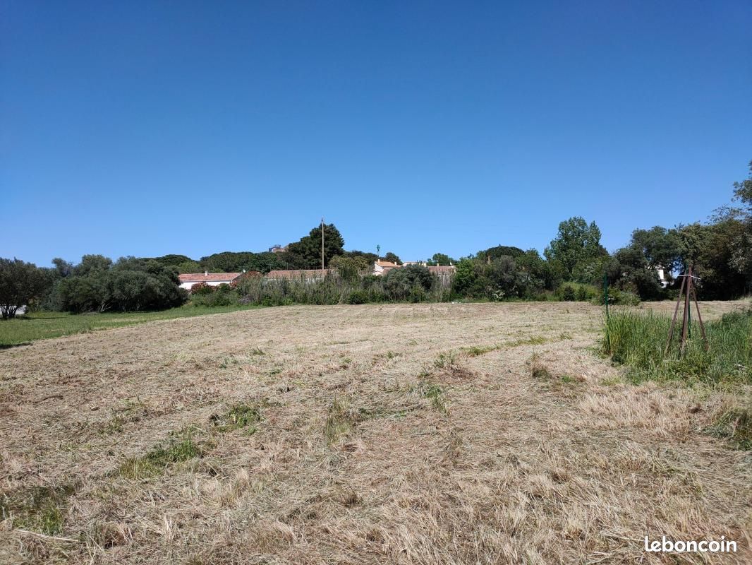 Terrain agricole 3 282 m² Valros · 34 000 €