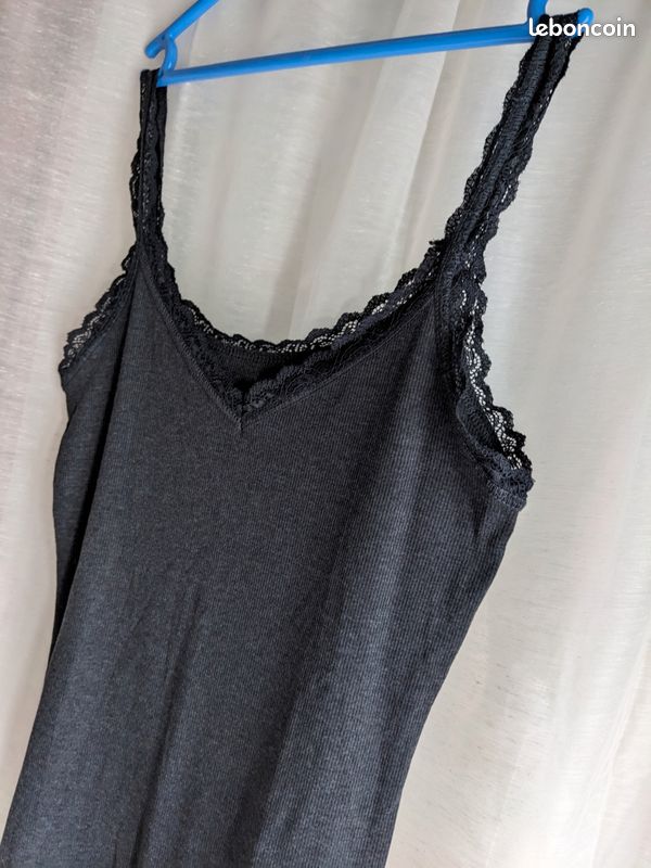 ☀️🌿État Parfait/ Marque Camaïeu joli haut Top col V Taille