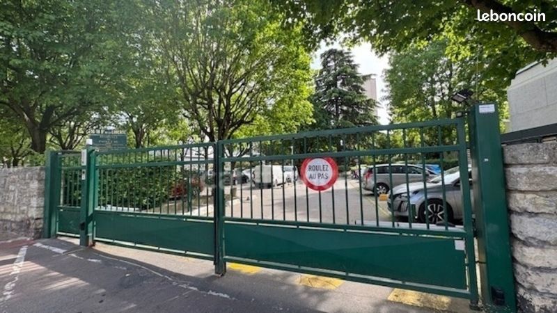 Parking 13 m² · à Châtillon · 13 m² · 32 200 €