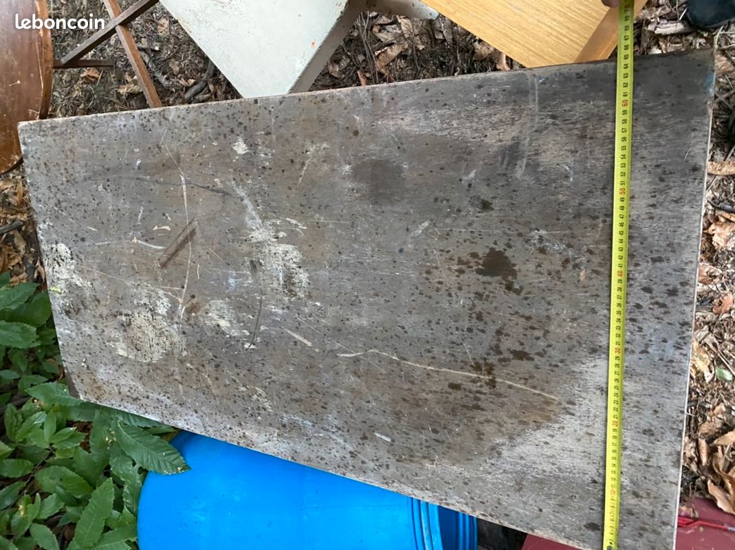 Table rectangulaire en bois (image 2)