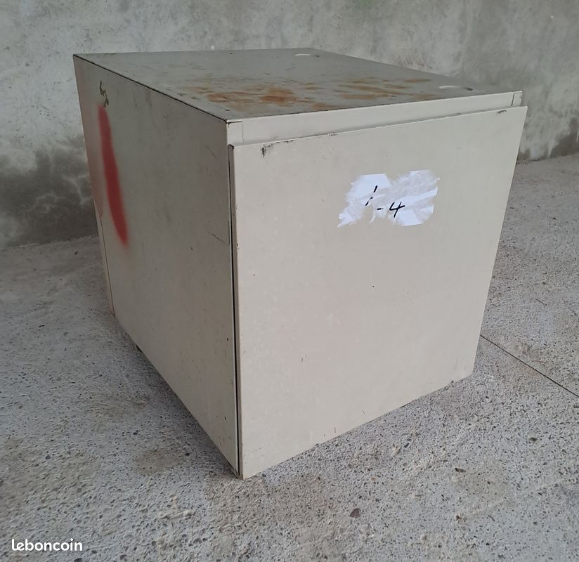 Caisson / placard métallique à roulettes 1 porte battante beige en l'état (image 1)