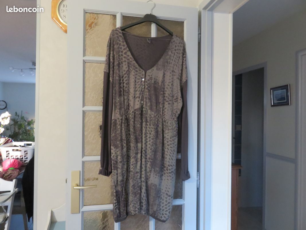 Robe (image 1)