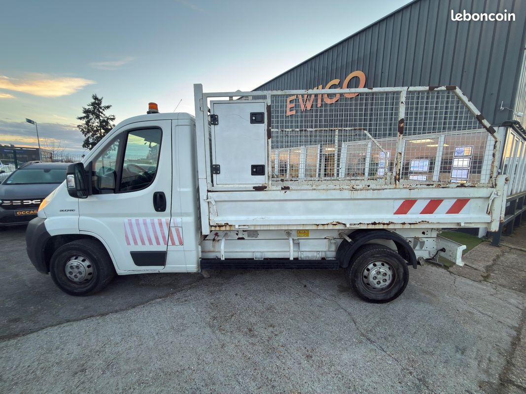 Fiat ducato vu 2.3 mjt - 130ch - caméra de recul - benne articulee - faible kilometrage - attelage (image 3)