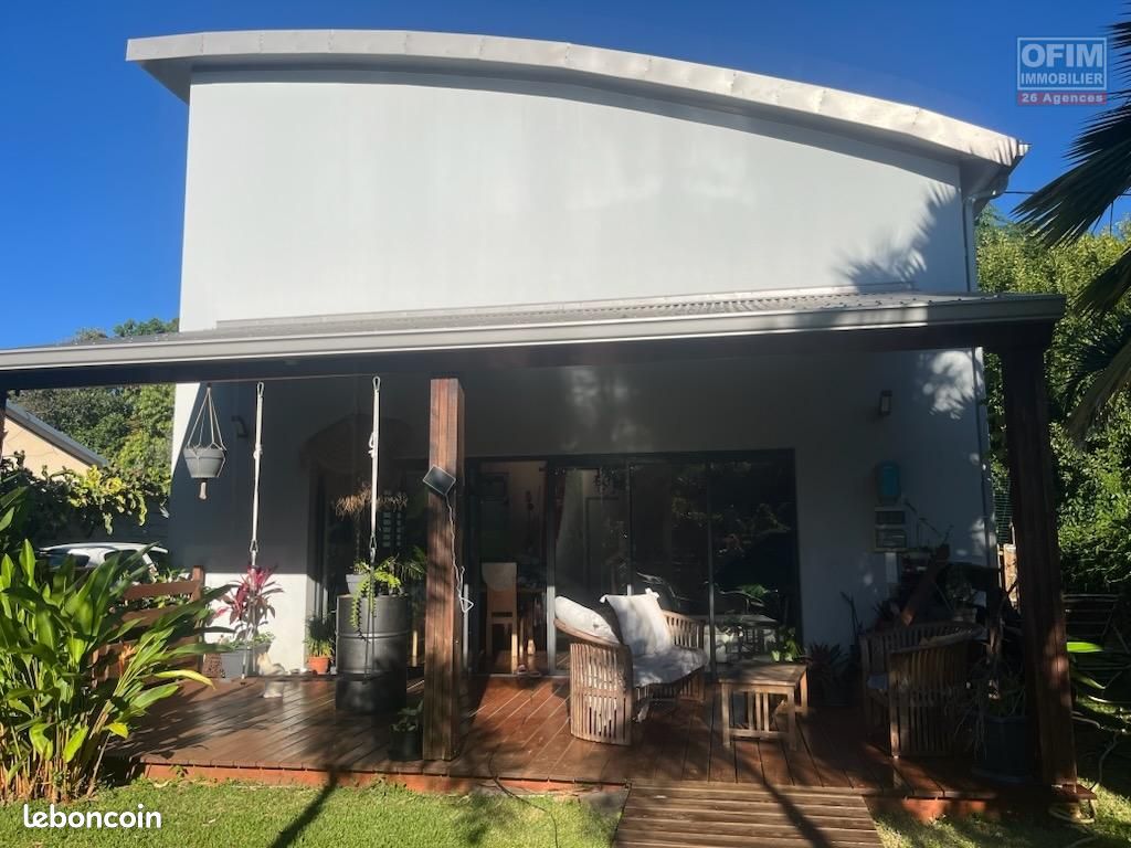 Maison 5 pièces 130 m² · à Petite-Île · 130 m² · 421 500 €
