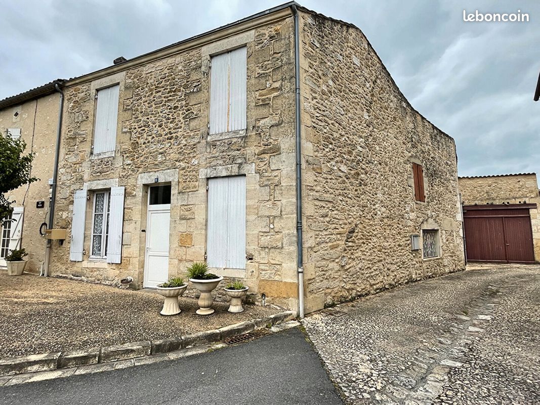 Maison 7 pièces 215 m² · à Gensac · 215 m² · 140 000 €