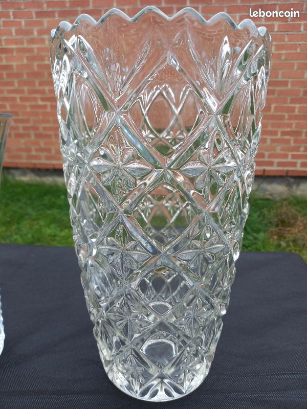 Trois vase décoratifs (image 4)