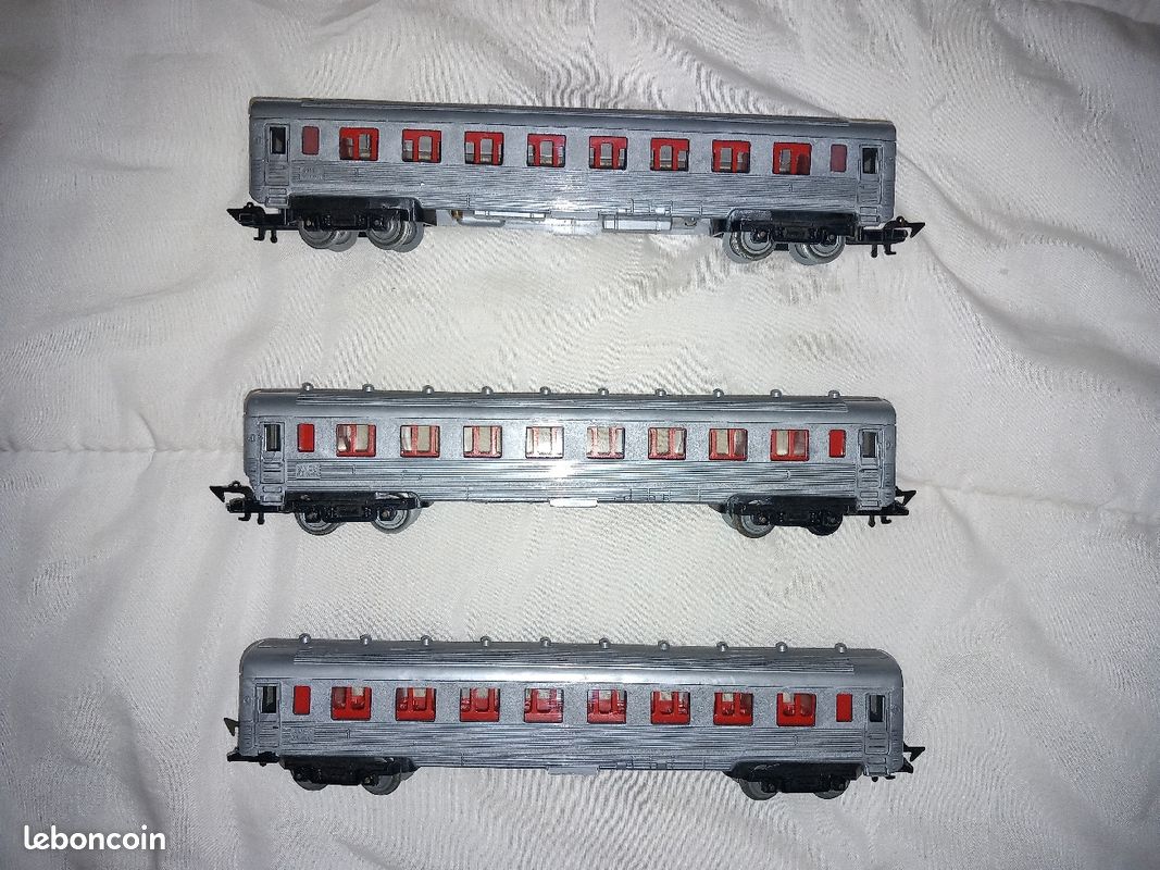 Lot de wagons voyageurs et marchandise "Jouef" vintage (image 2)