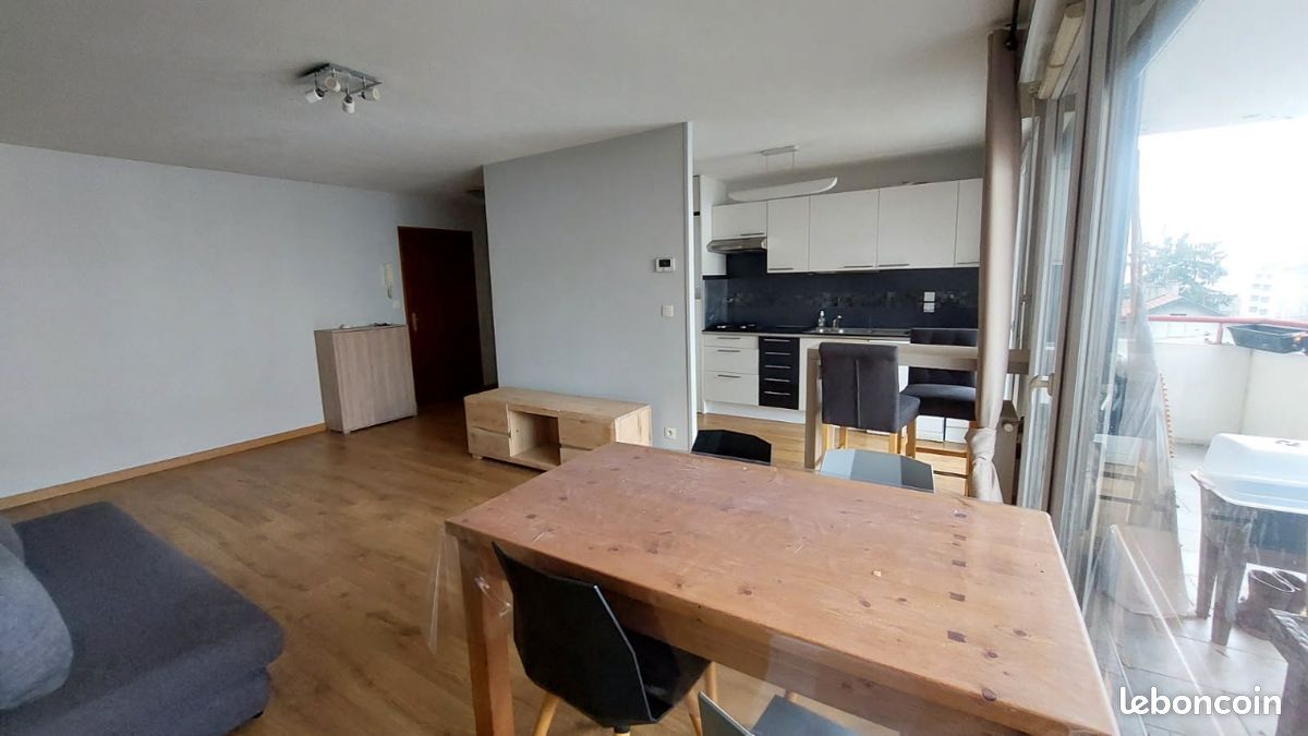 Appartement 2 pièces 50 m² · à La Roche-sur-Foron · 50 m² · 950 €
