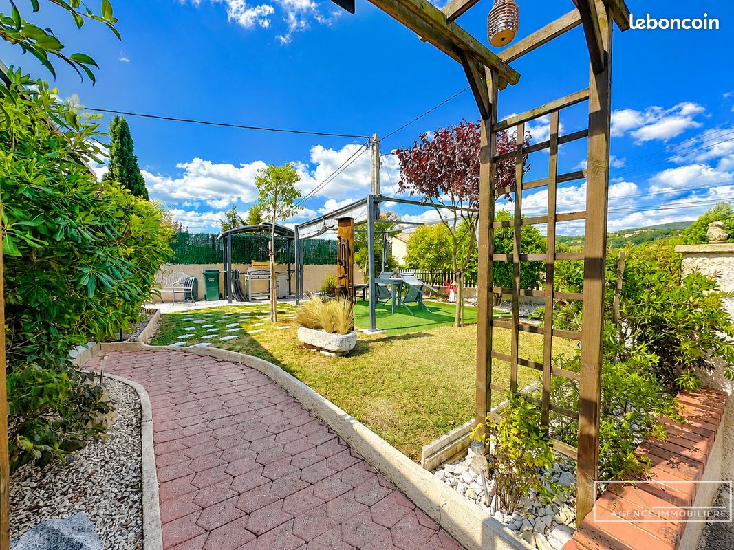 Maison 6 pièces 138 m² · à Saint-Clair-du-Rhône · 138 m² · 422 000 €