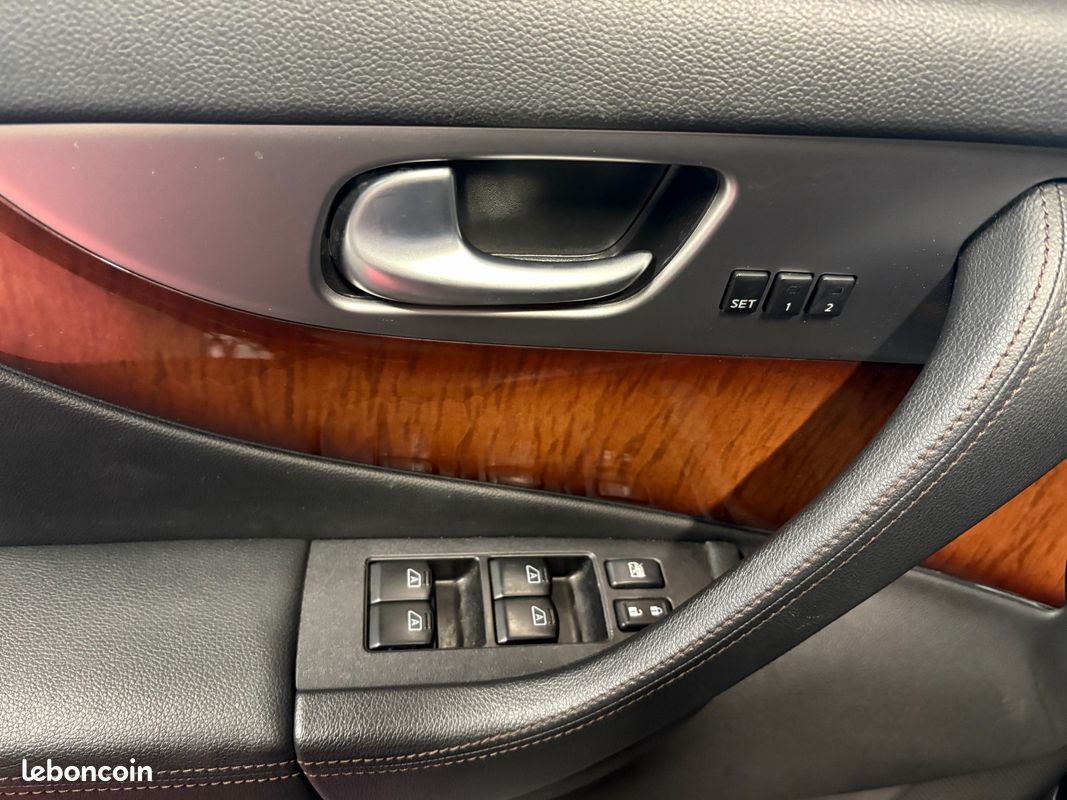 INFINITI FX FX30d 3.0D V6 GT Premium A / Suivi Nissan / 2éme mains (image 14)