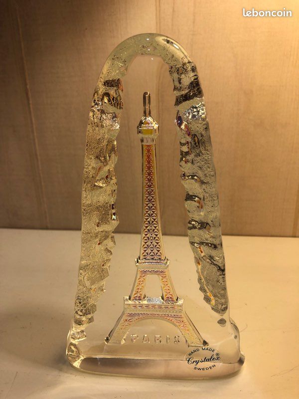 Broche Tour Eiffel étoile En Acier Argenté Et Strass Cristal, Neuve