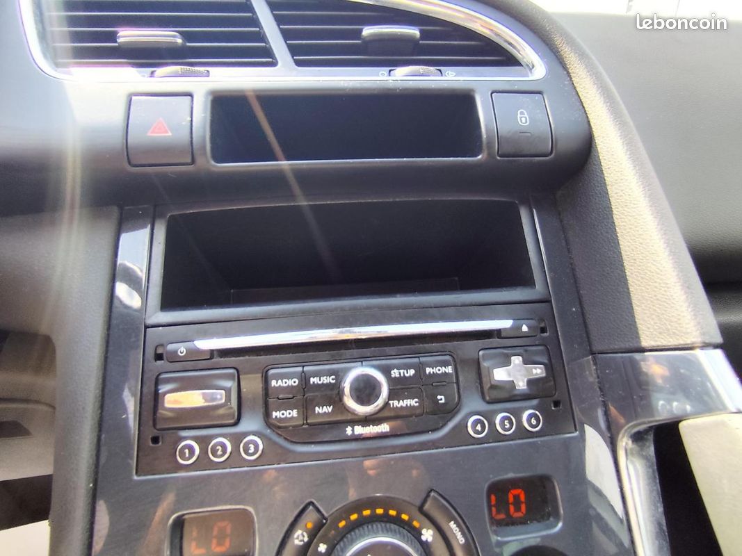 PEUGEOT 3008 1.6 e-HDi FAP - 115 - BV MP6 Business Pack PHASE 1 (image 27)